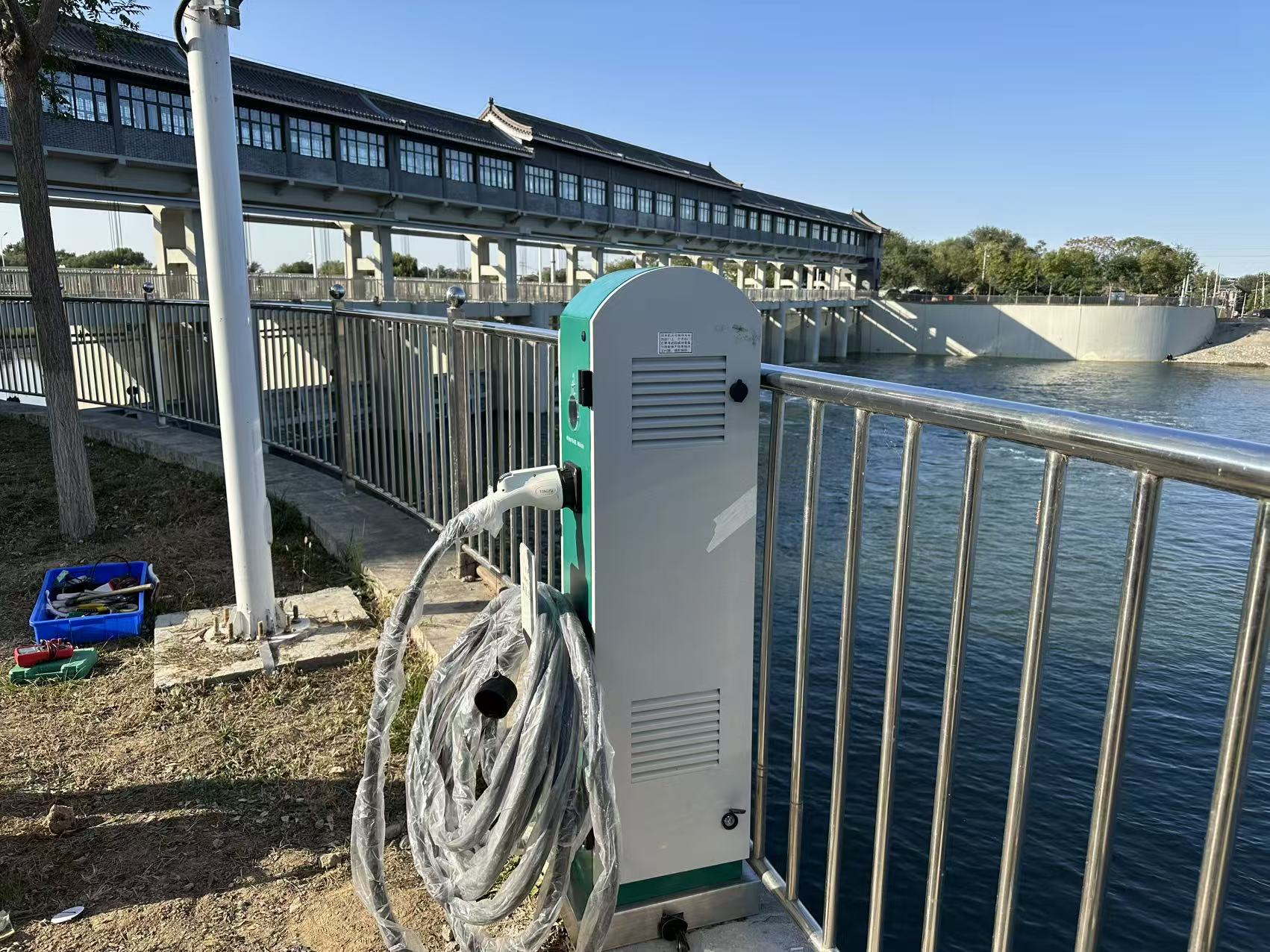 专为码头恶劣工况而生!昊瑞昌 10kW 电动船舶直流充电桩,破解内河游艇充电难题
